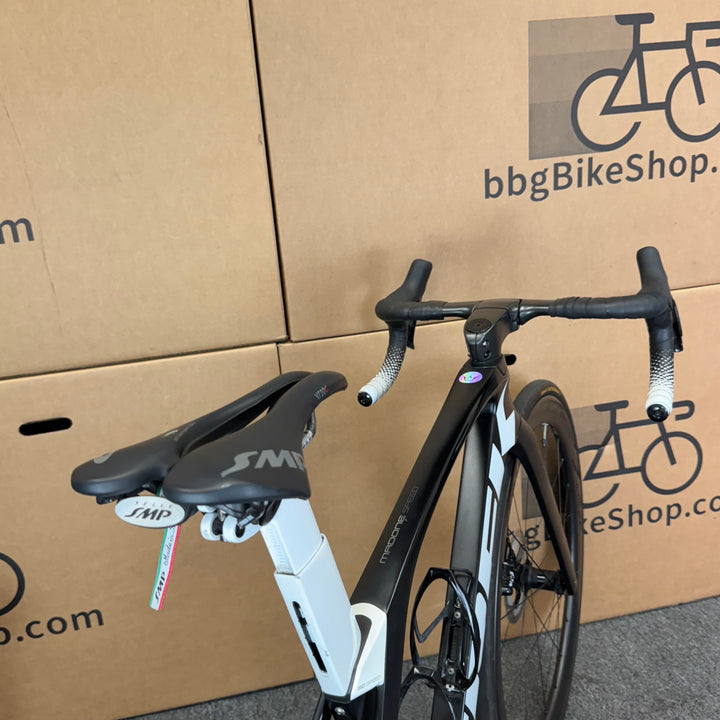 Used Trek Madone SLR 6 Disc, Di2 Ultegra 12-speed, Carbon Road Bike, 2020, 52cm