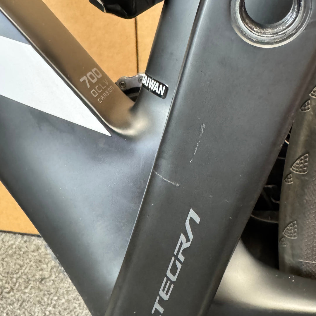 Used Trek Madone SLR 6 Disc, Di2 Ultegra 12-speed, Carbon Road Bike, 2020, 52cm