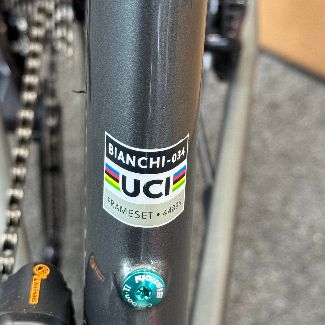 New Bianchi Oltre Comp, Ultegra Di2 12-speed, Carbon Fiber Road Bike-2024, 53cm