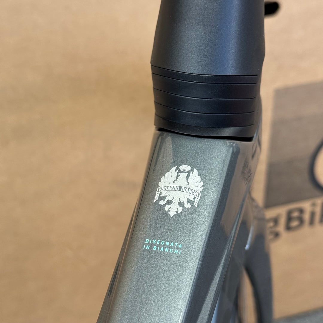 New Bianchi Oltre Comp, Ultegra Di2 12-speed, Carbon Fiber Road Bike-2024, 53cm