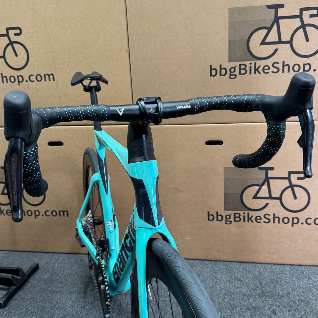 New Bianchi Oltre Comp, Ultegra Di2 12-speed, Carbon Fiber Road Bike-2024, 57cm