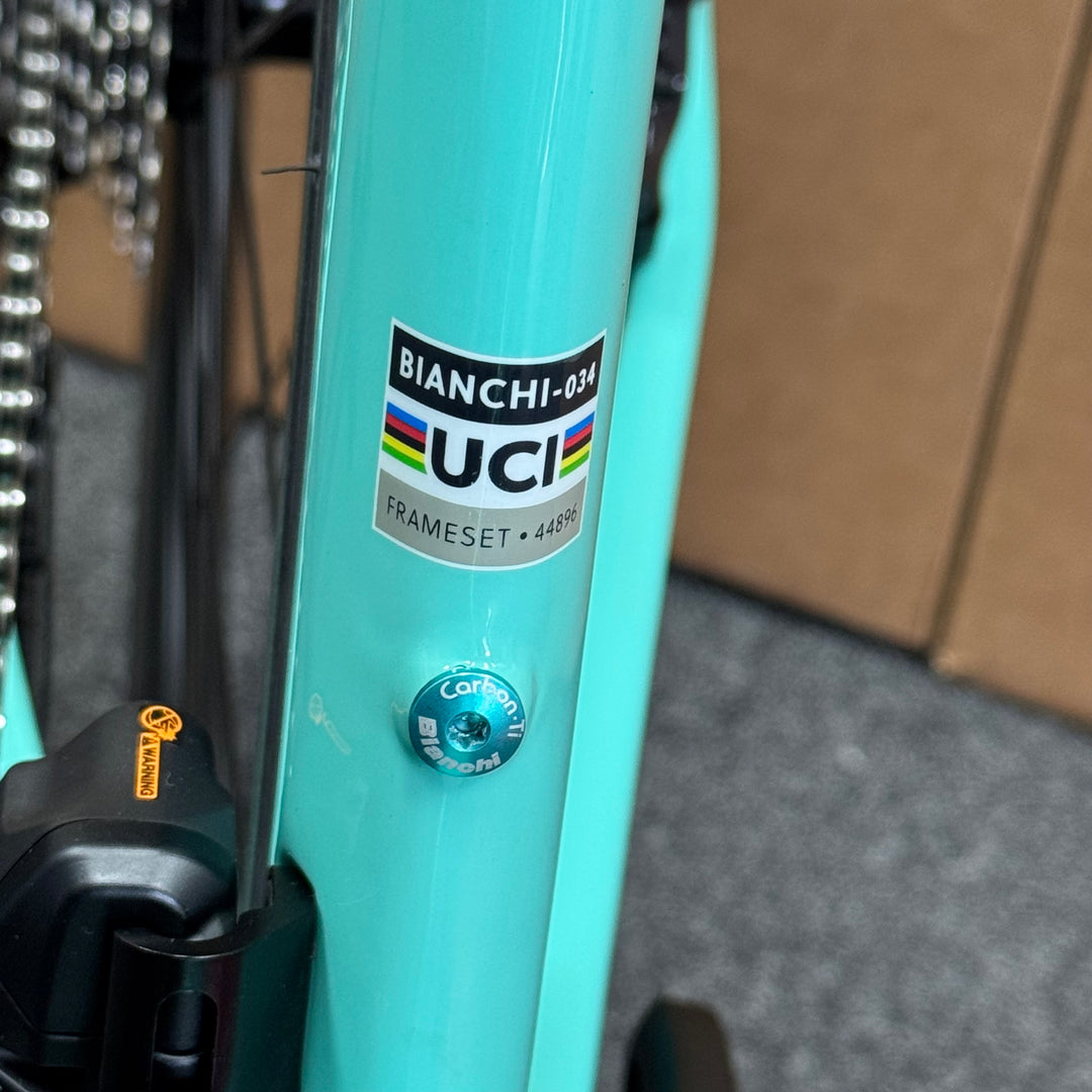 New Bianchi Oltre Comp, Ultegra Di2 12-speed, Carbon Fiber Road Bike-2024, 57cm