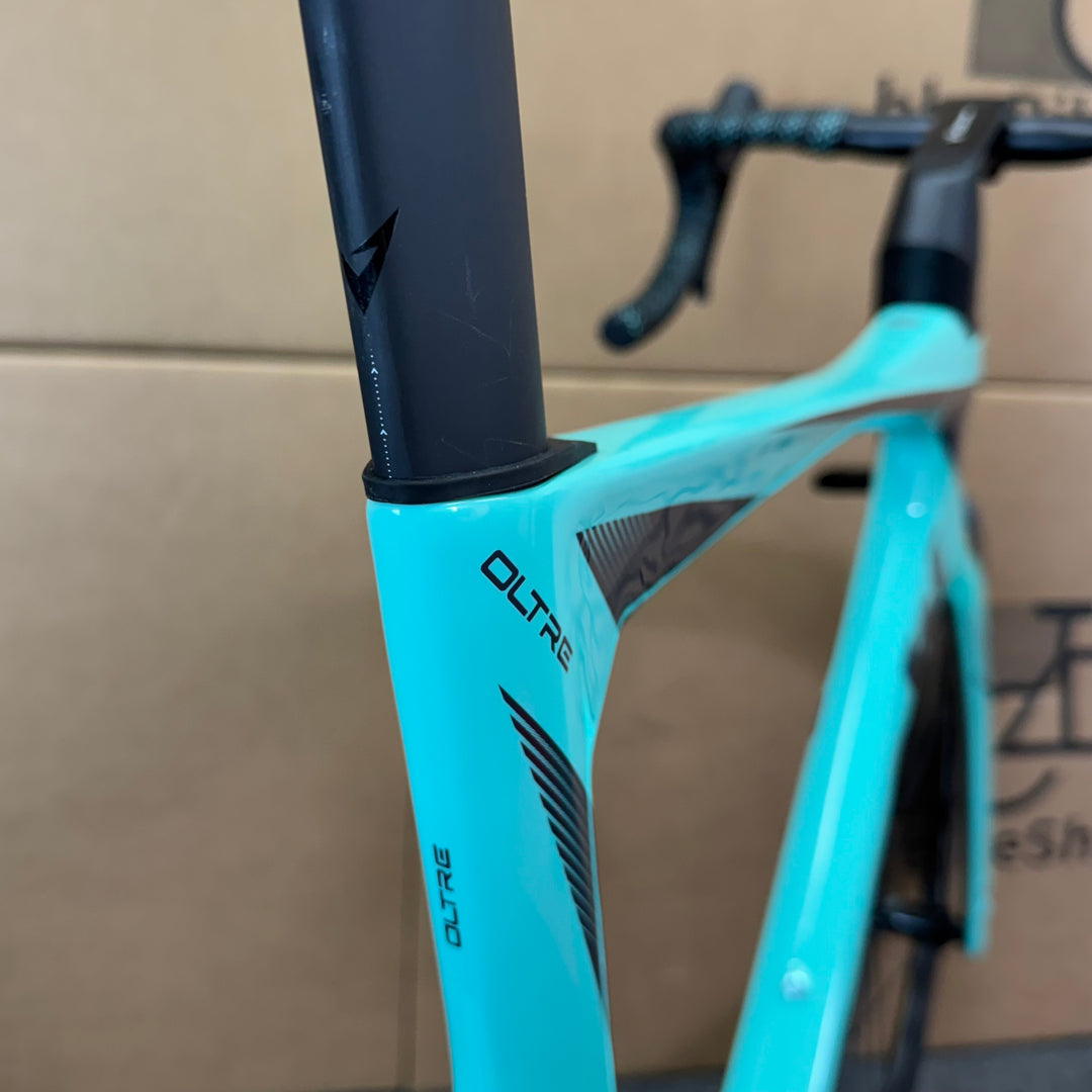 New Bianchi Oltre Comp, Ultegra Di2 12-speed, Carbon Fiber Road Bike-2024, 57cm