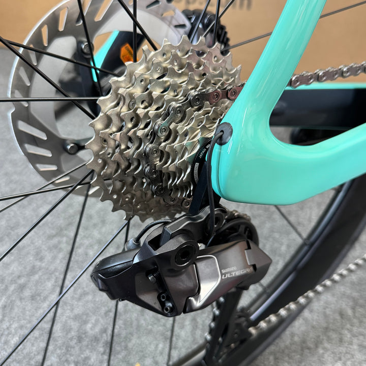 New Bianchi Oltre Comp, Ultegra Di2 12-speed, Carbon Fiber Road Bike-2024, 57cm