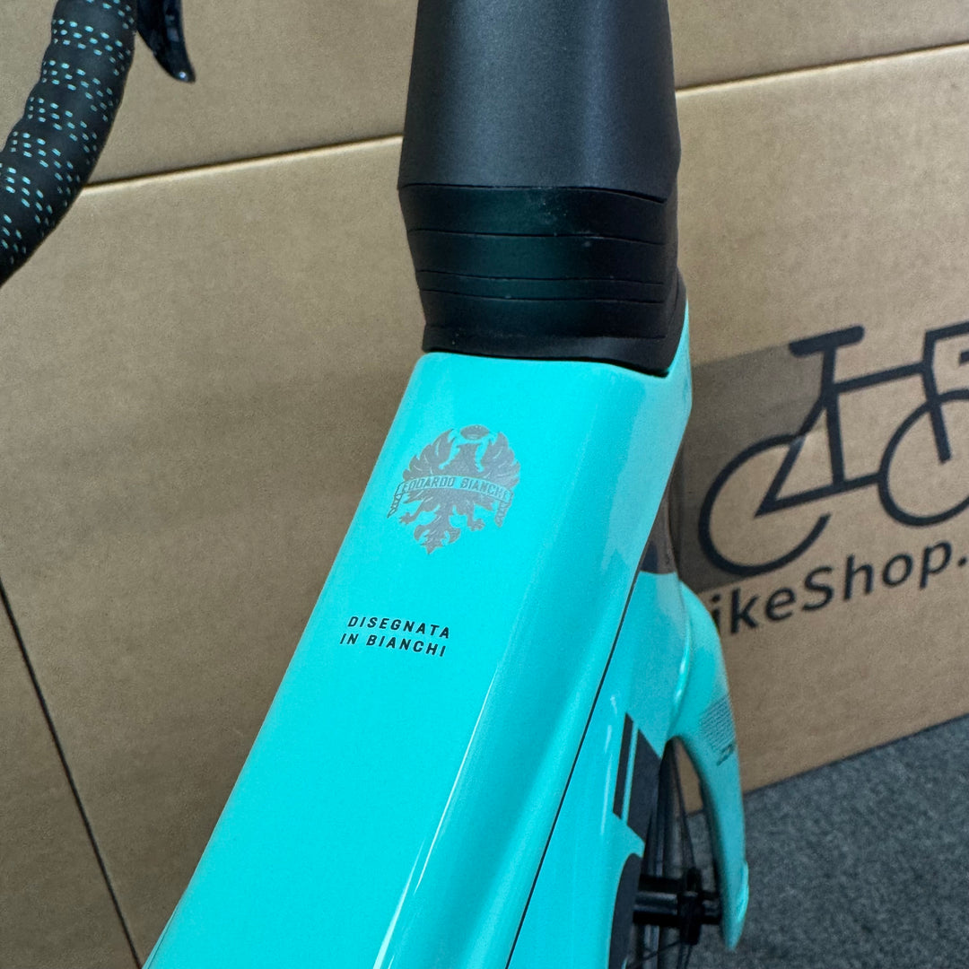 New Bianchi Oltre Comp, Ultegra Di2 12-speed, Carbon Fiber Road Bike-2024, 57cm