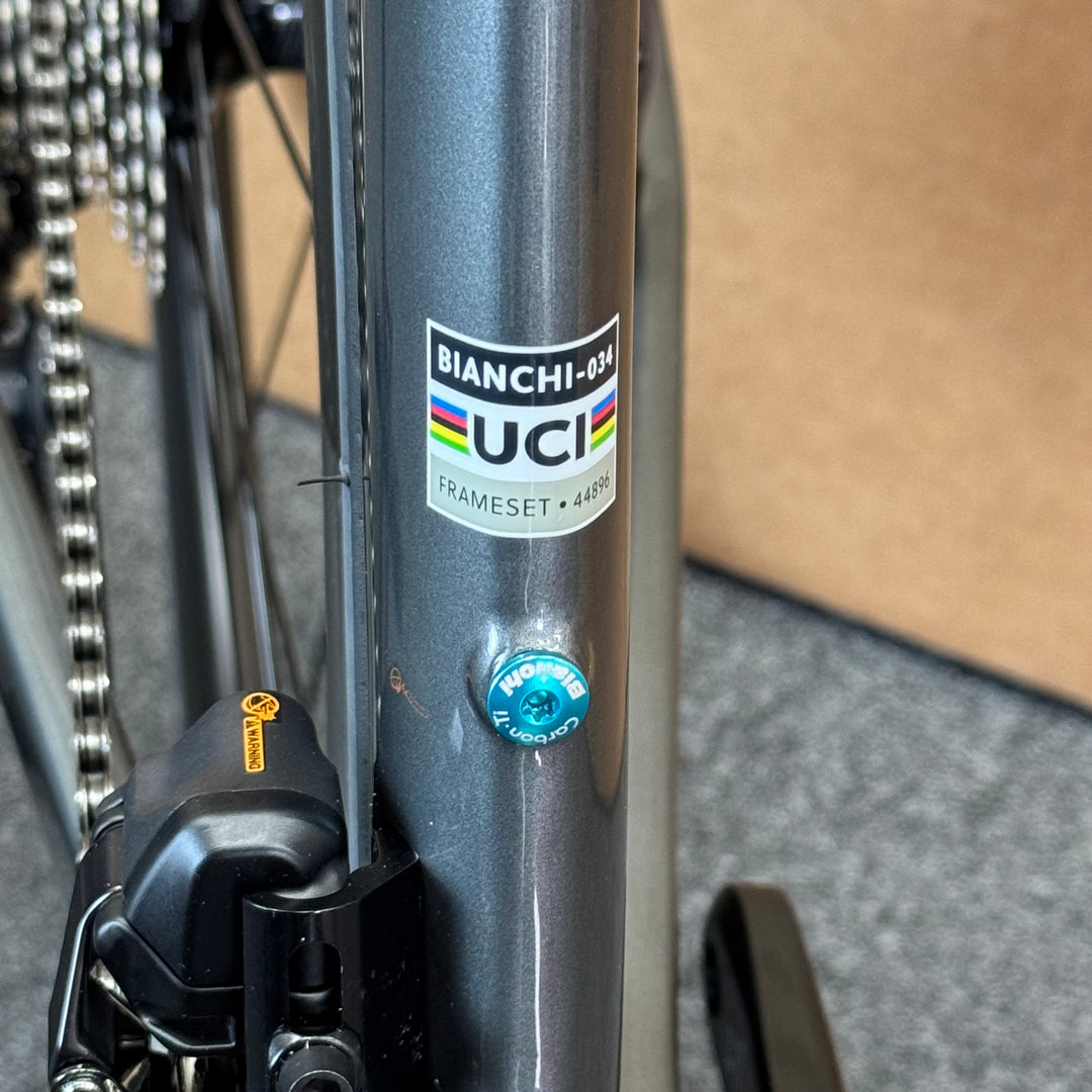 New Bianchi Oltre Comp, Ultegra Di2 12-speed, Carbon Fiber Road Bike-2024, 57cm