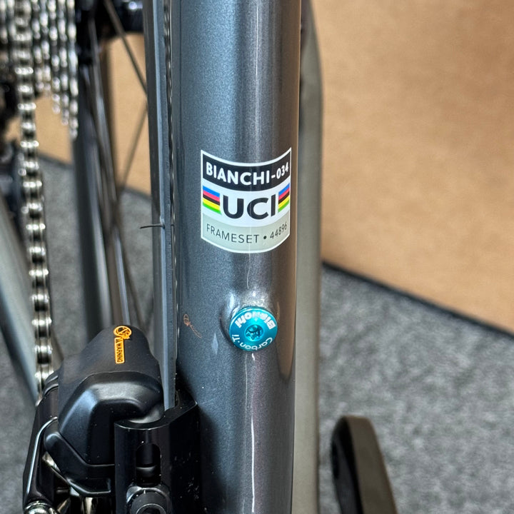 New Bianchi Oltre Comp, Ultegra Di2 12-speed, Carbon Fiber Road Bike-2024, 57cm