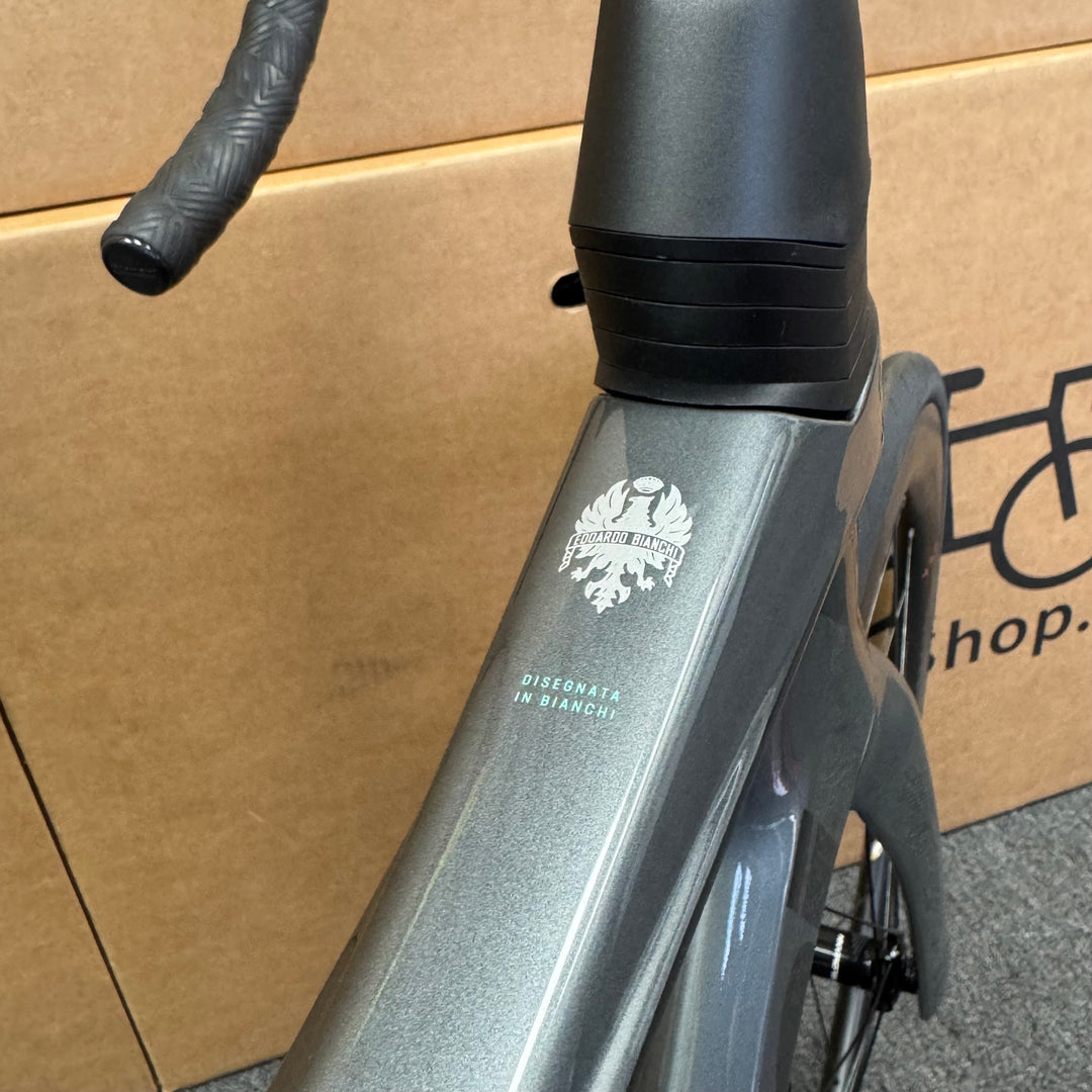 New Bianchi Oltre Comp, Ultegra Di2 12-speed, Carbon Fiber Road Bike-2024, 59cm