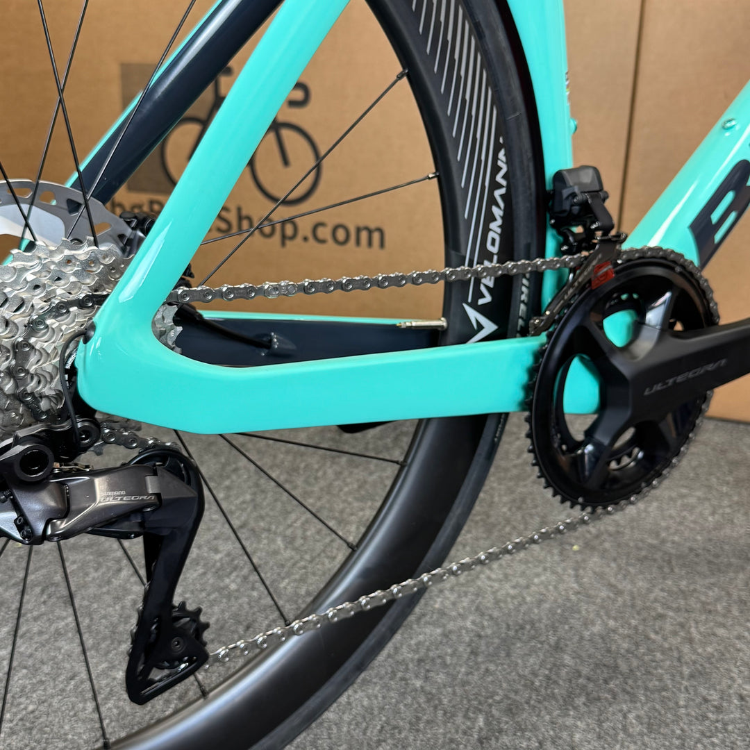 New Bianchi Oltre Comp, Ultegra Di2 12-speed, Carbon Fiber Road Bike-2024, 59cm