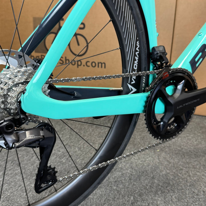 New Bianchi Oltre Comp, Ultegra Di2 12-speed, Carbon Fiber Road Bike-2024, 59cm
