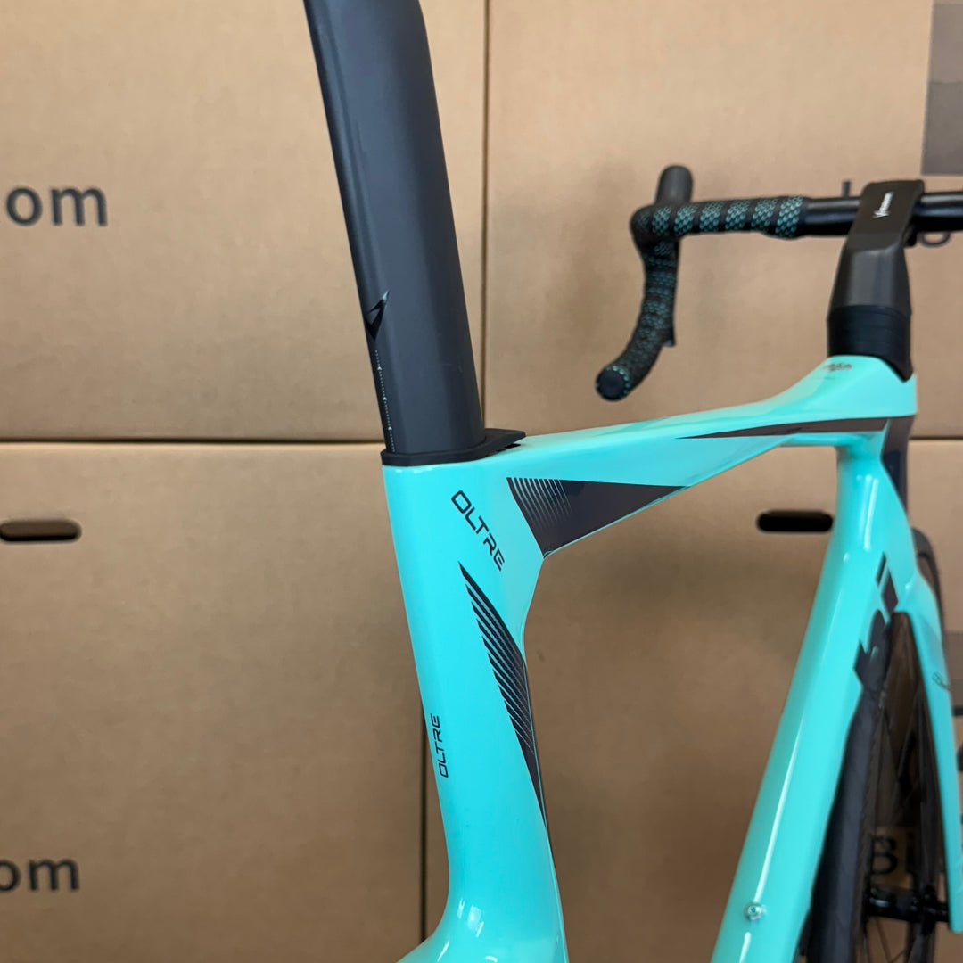 New Bianchi Oltre Comp, Ultegra Di2 12-speed, Carbon Fiber Road Bike-2024, 59cm