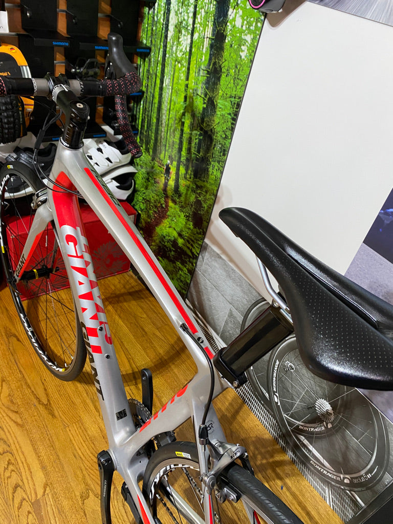 Used Giant Defy with Ultegra Di2, Carbon Fiber Road Bike Size: 56cm
