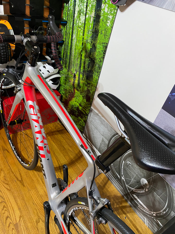 Used Giant Defy with Ultegra Di2, Carbon Fiber Road Bike Size: 56cm