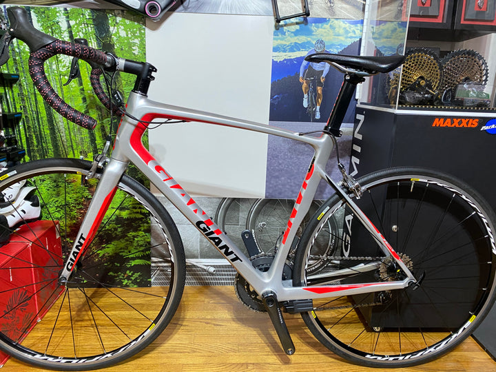 Used Giant Defy with Ultegra Di2, Carbon Fiber Road Bike Size: 56cm