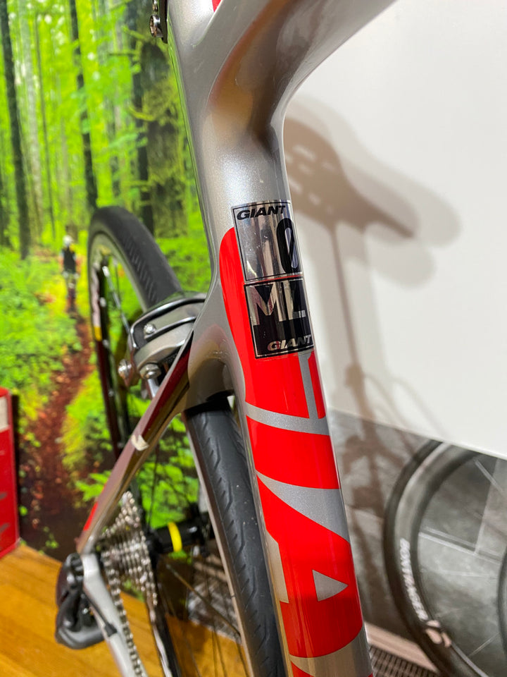 Used Giant Defy with Ultegra Di2, Carbon Fiber Road Bike Size: 56cm