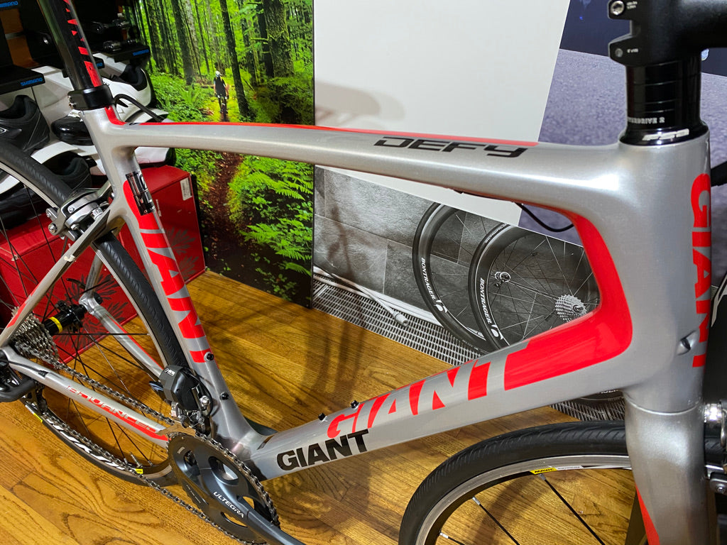 Used Giant Defy with Ultegra Di2, Carbon Fiber Road Bike Size: 56cm