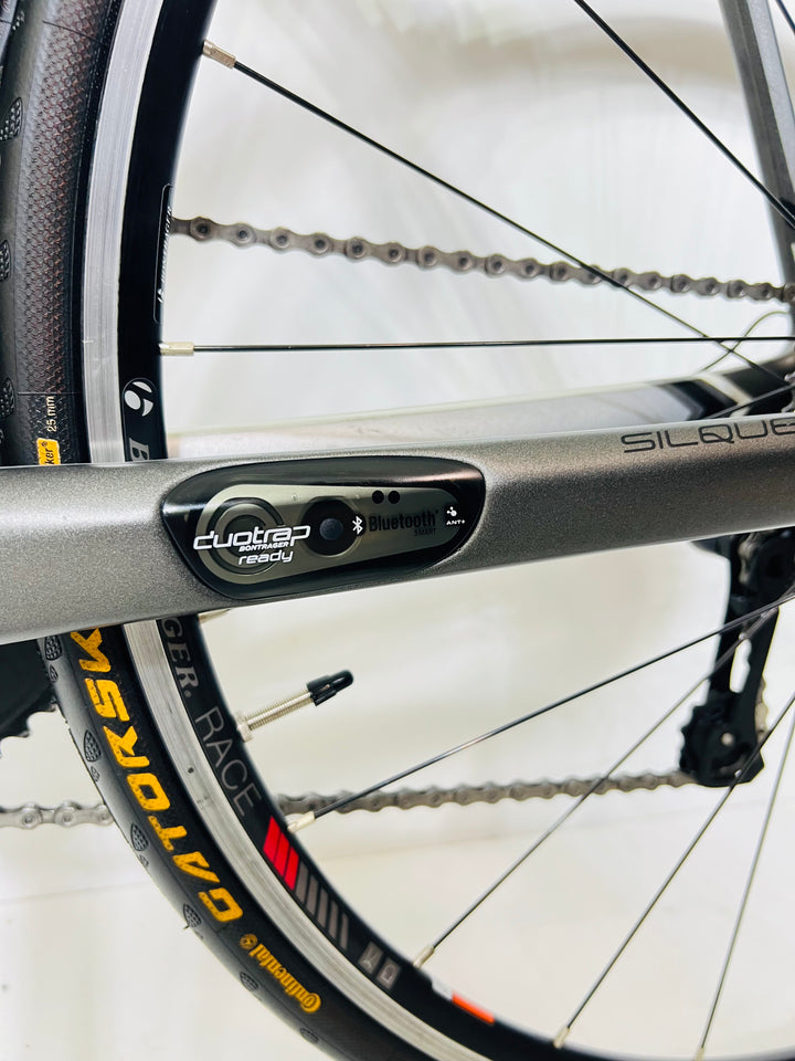Used Trek Silque SL Women’s, 11-Speed Ultegra Di2, IsoSpeed, Carbon Fiber Road Bike, 54cm