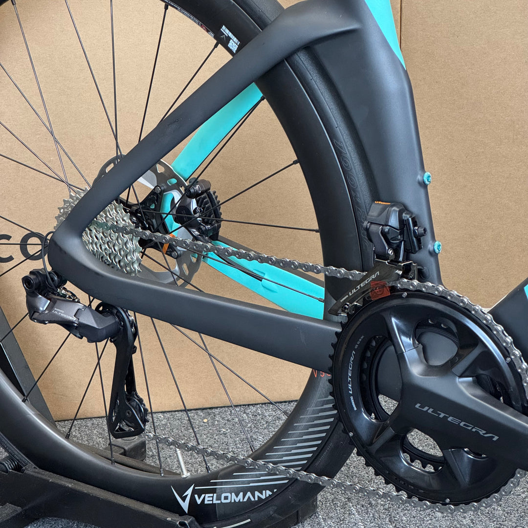 Used Bianchi Oltre Pro, Ultegra Di2 12-Speed, Carbon Road Bike-2024, 50cm