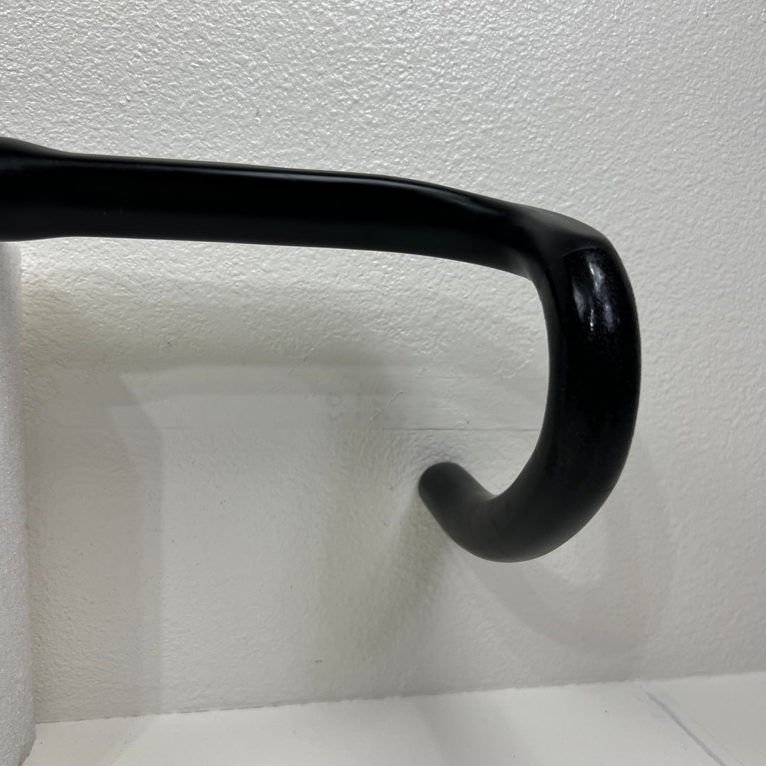 Used Road Carbon Fiber Handlebar, 31.8 mm, 42cm, 207g