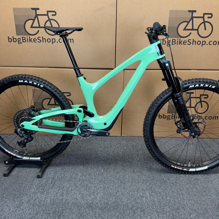 Demo BOLD Unplugged Pro, SRAM GX Eagle AXS, Carbon Fiber Mountain Bike- 2023, Medium