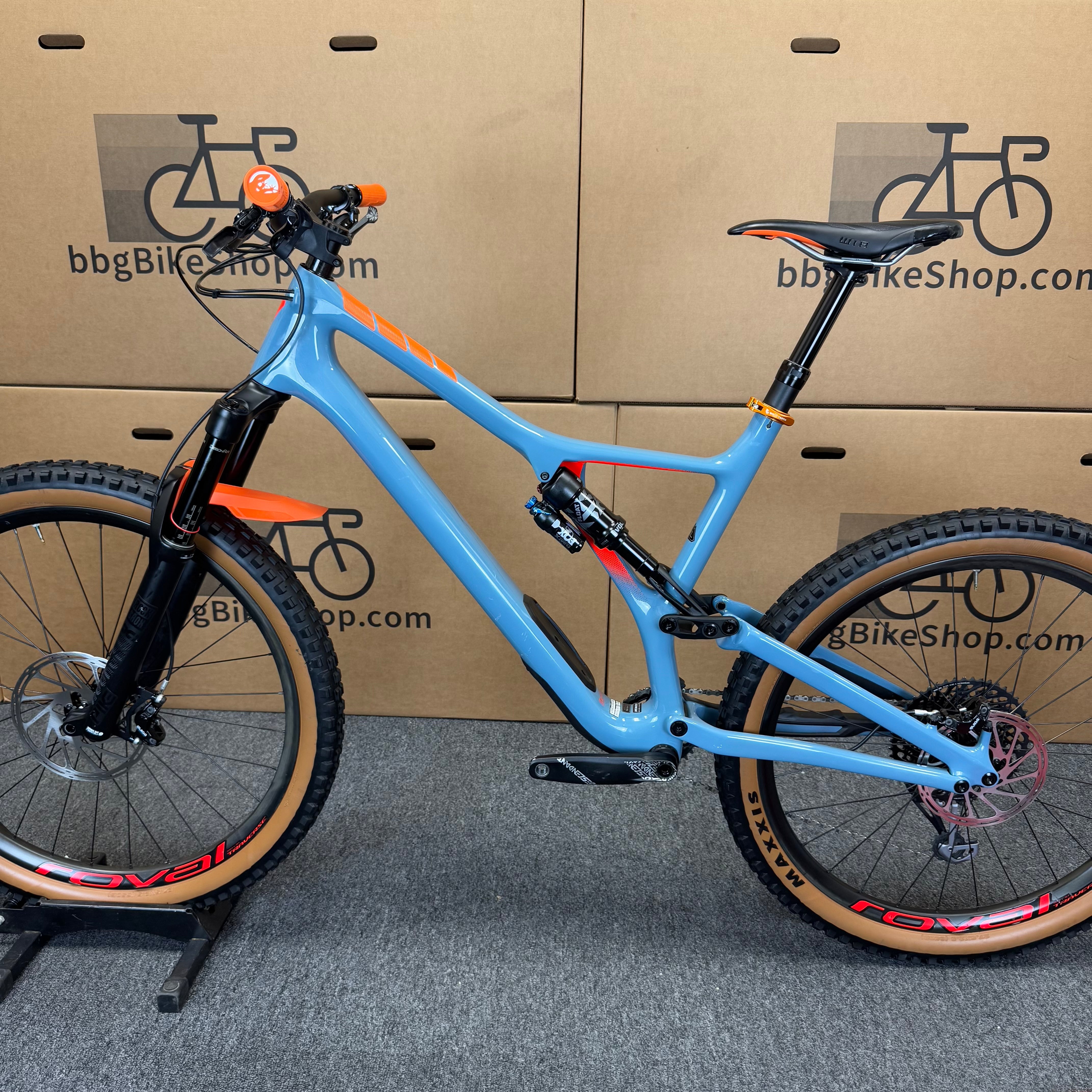 Used Specialized Stumpjumper Expert, Carbon Fiber Mountain Bike
