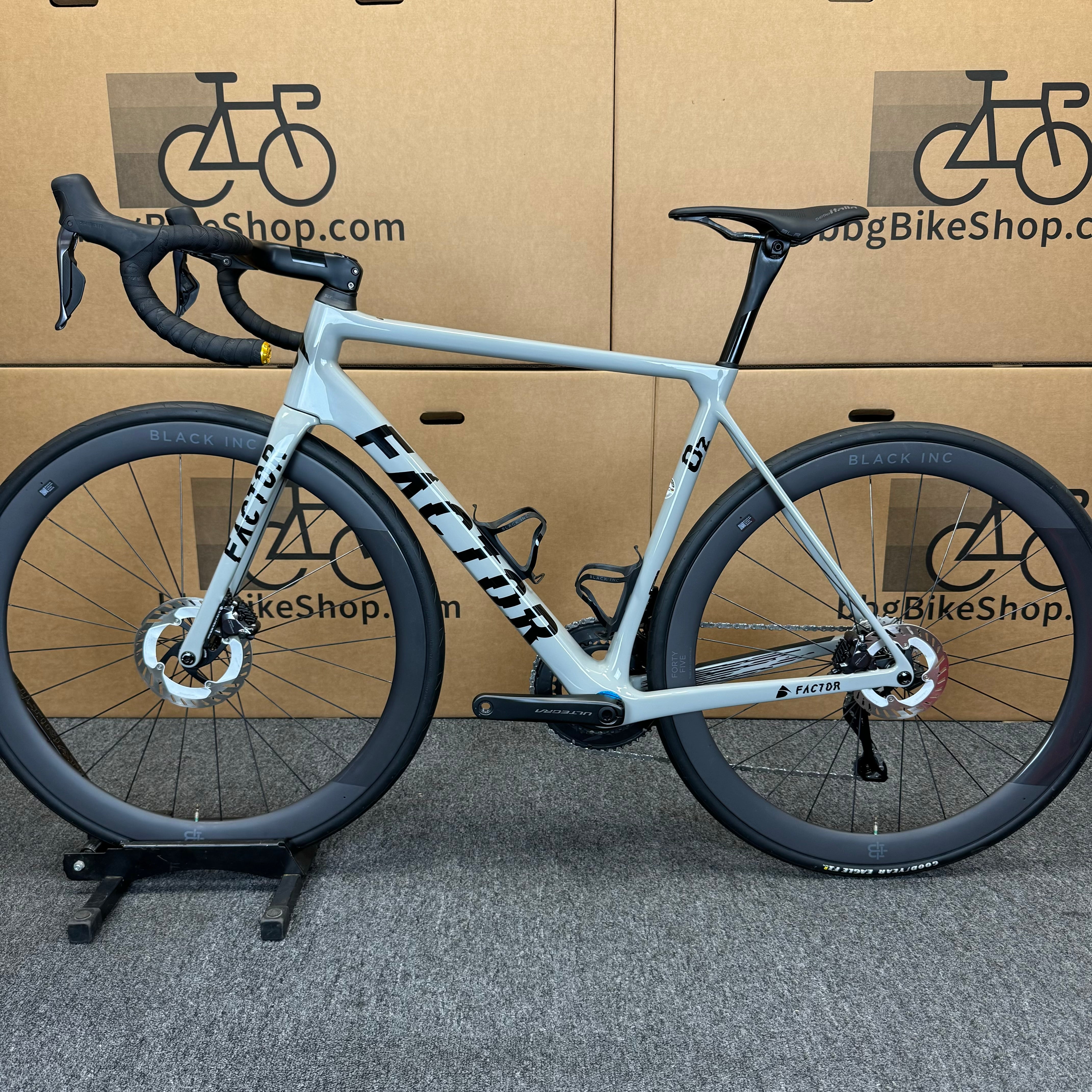 Demo Factor O2 Disc, 12-speed Shimano Ultegra Di2 - 2024