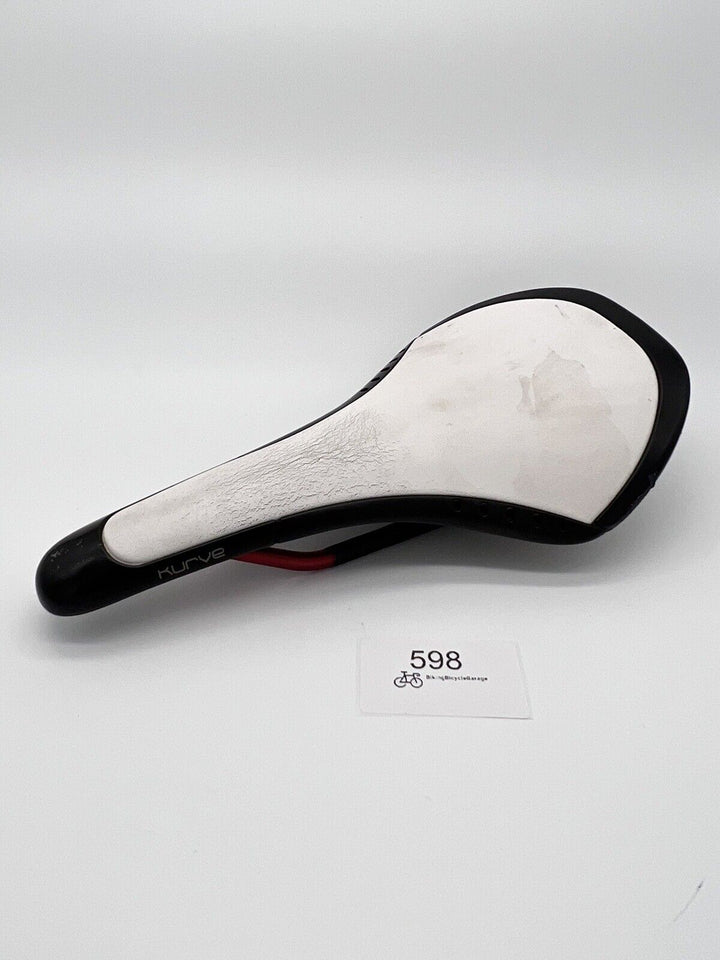 Fizik Kurve Chameleon Bicycle Saddle 220g 142mm Soft White/black