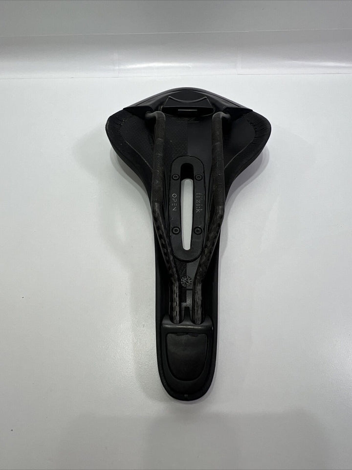 Fizik Arione R1 Open Regular Carbon Braided Rail Saddle 143mm