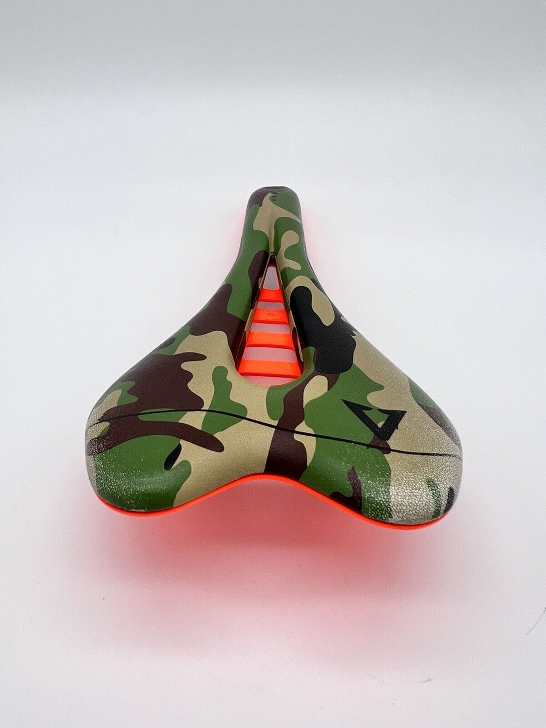 Astute Limited Edition Skylite VT Camouflage Fluo Carbon Rails Saddle 136mm