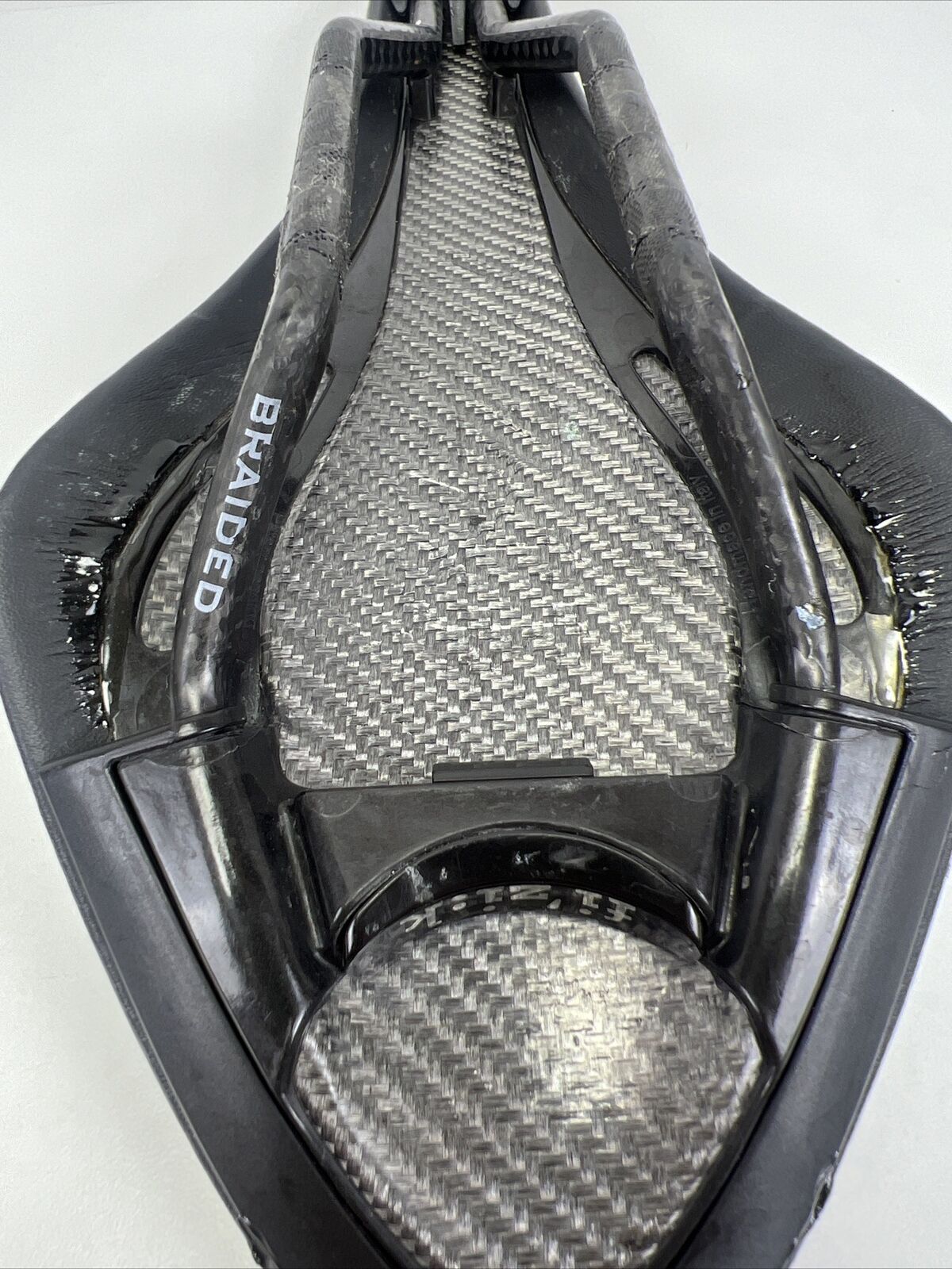 フィジーク アリオネ カ−ボンレ−ル BRAIDED R3 Fizik Arione R3 w/ Braided Carbon Rails - Bicycle Doctor Nordic