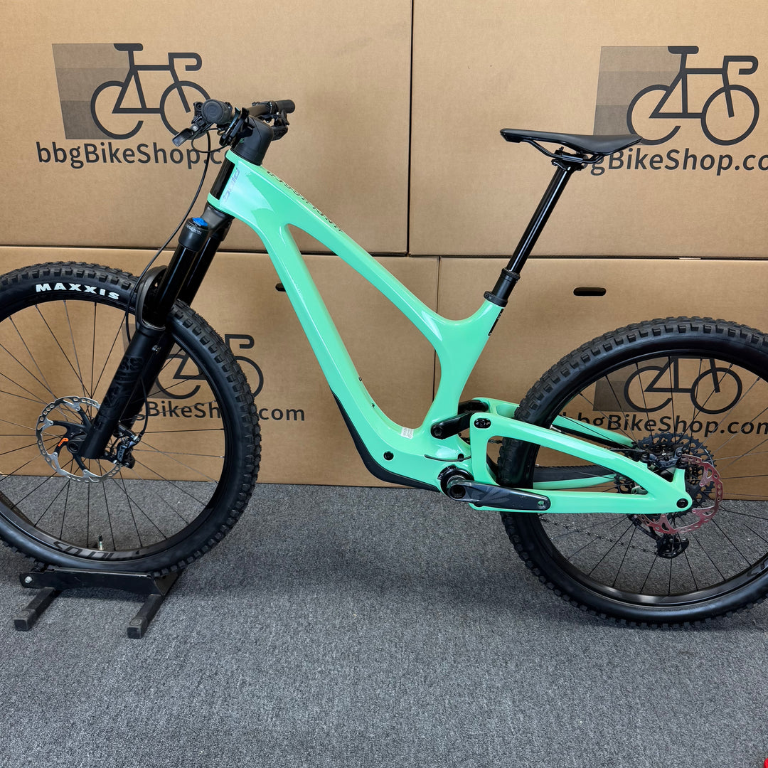 Demo BOLD Unplugged Pro, SRAM GX Eagle AXS, Carbon Fiber Mountain Bike- 2023, Medium