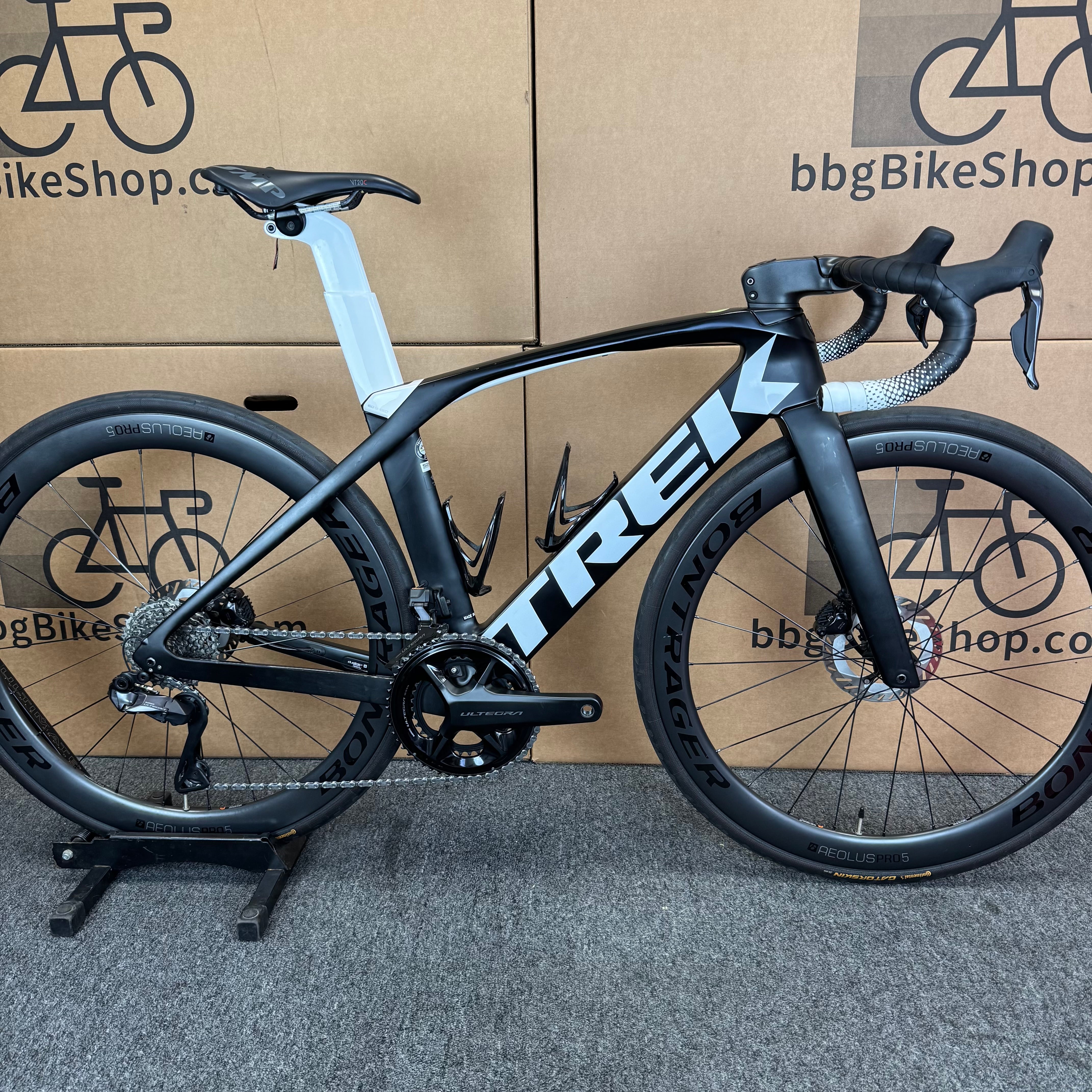 Used Trek Madone SLR 6 Disc, Di2 Ultegra 12-speed, Carbon