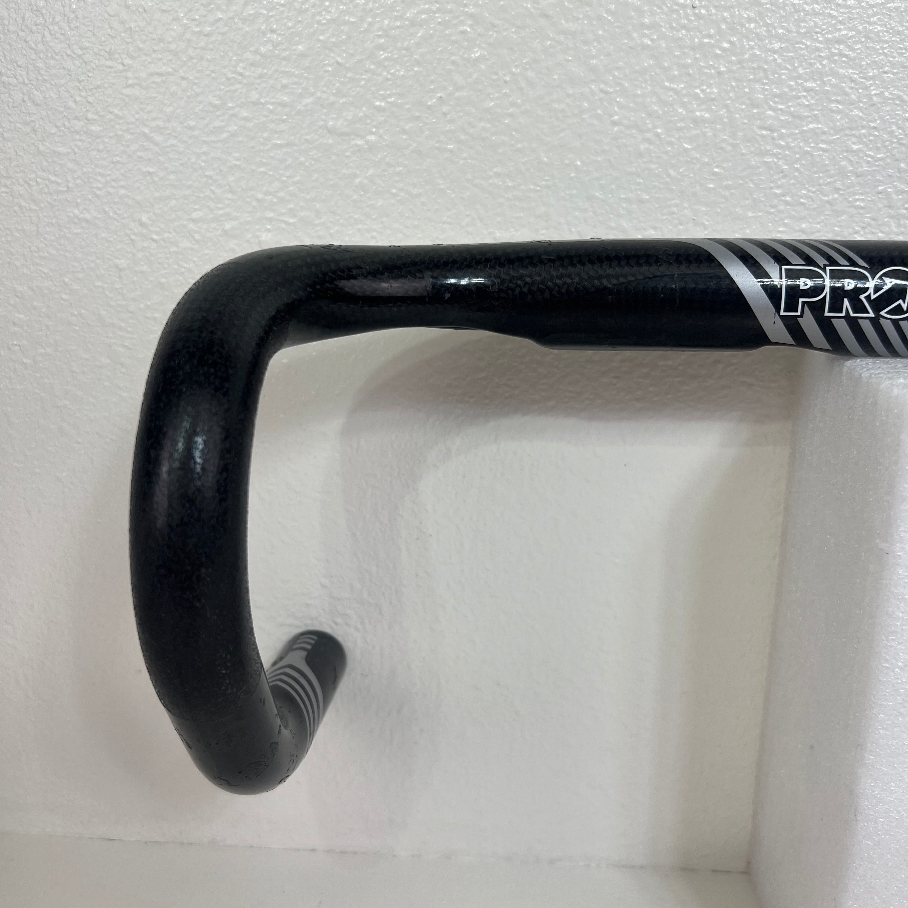 Used Shimano Pro Vibe Carbon Fiber Compact Road Handlebar, 31.8mm