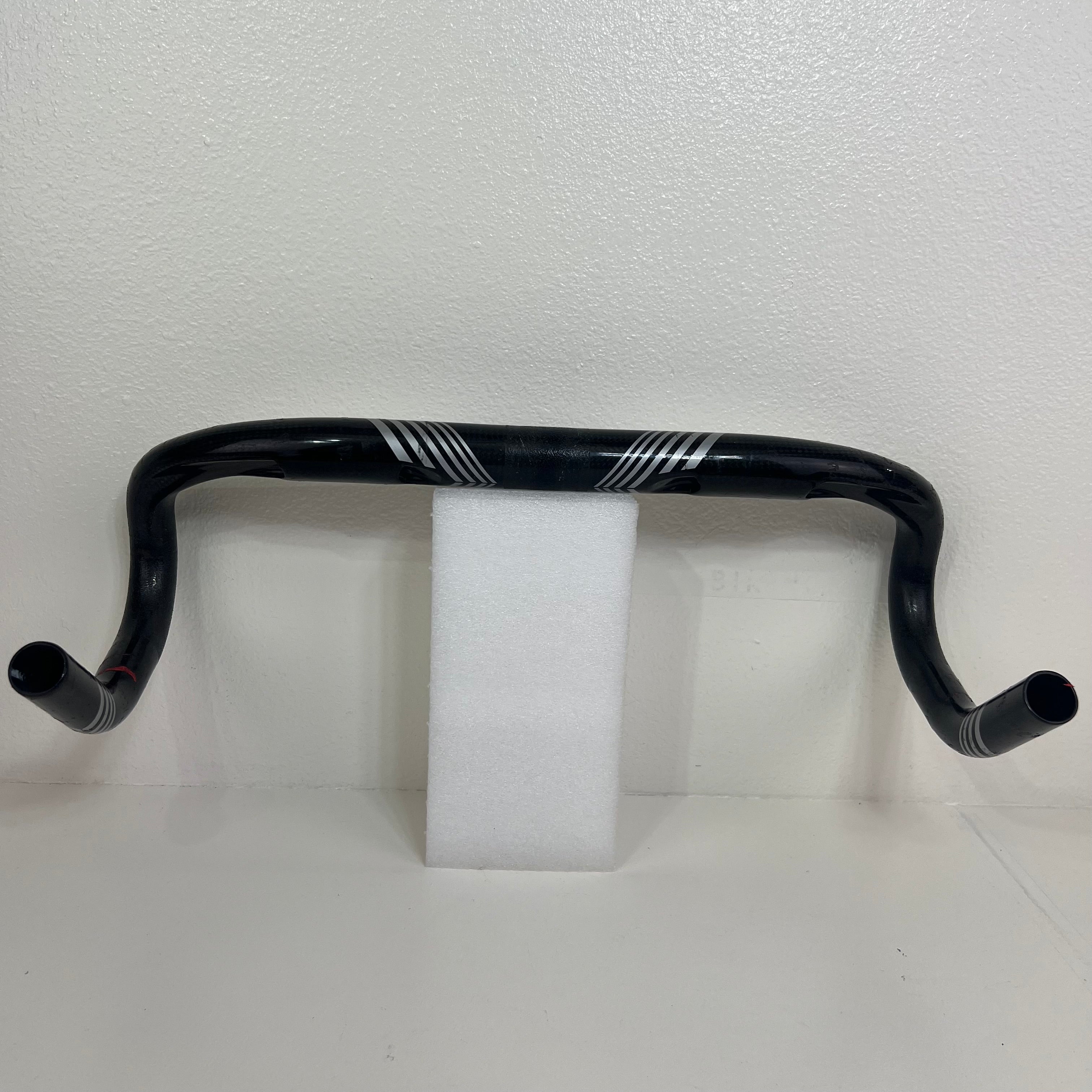 Used Shimano Pro Vibe Carbon Fiber Compact Road Handlebar, 31.8mm