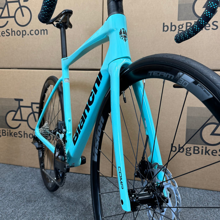 Demo Bianchi Specialissima Comp, 105 Di2, Carbon Fiber Road Bike Novatec Carbon wheels swap - 2024, 55cm