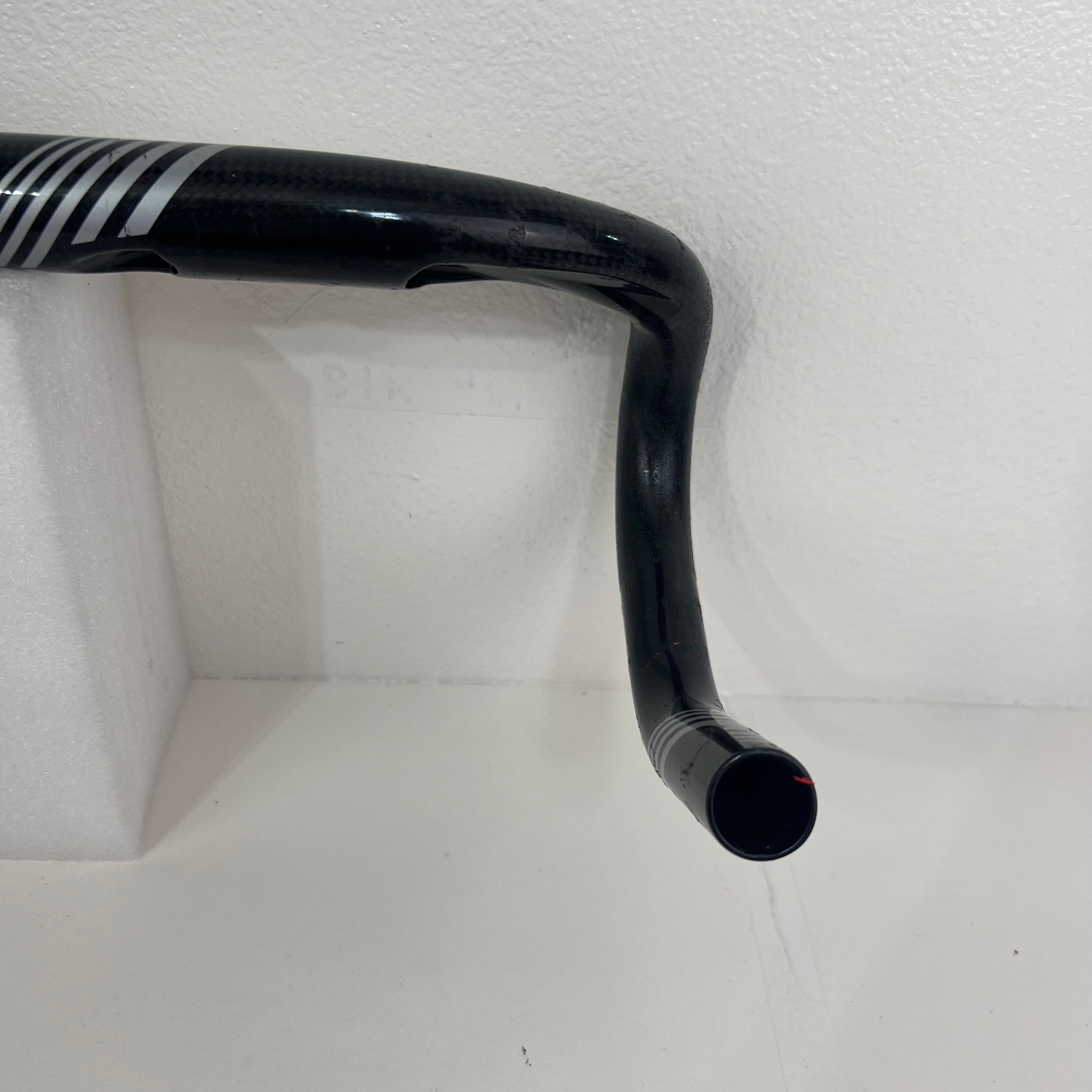 Used Shimano Pro Vibe Carbon Fiber Compact Road Handlebar, 31.8mm