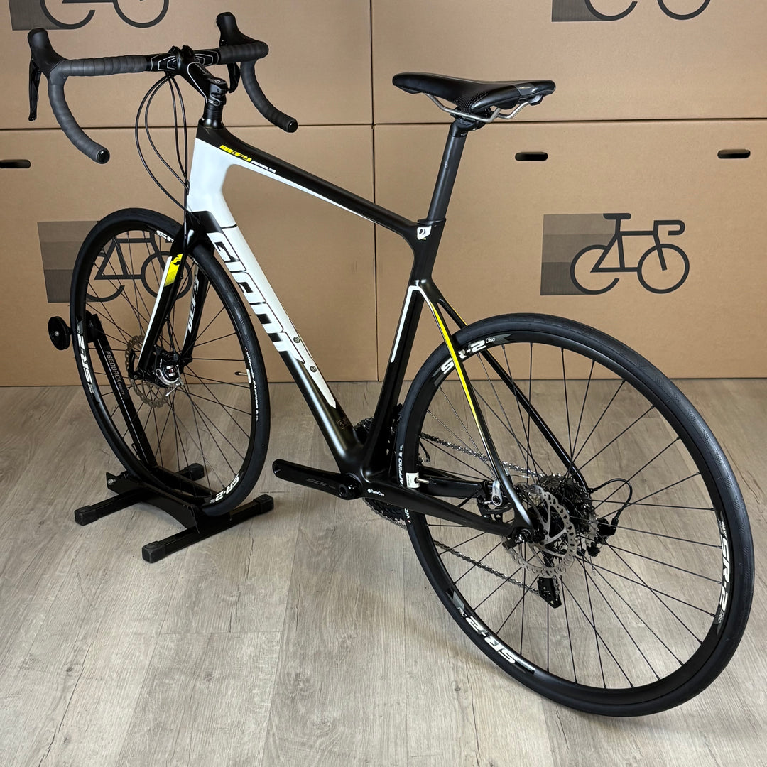 Used Giant Defy Advanced SL 1, Carbon Disc Road Bike, Shimano 105 11-Speed, 58cm
