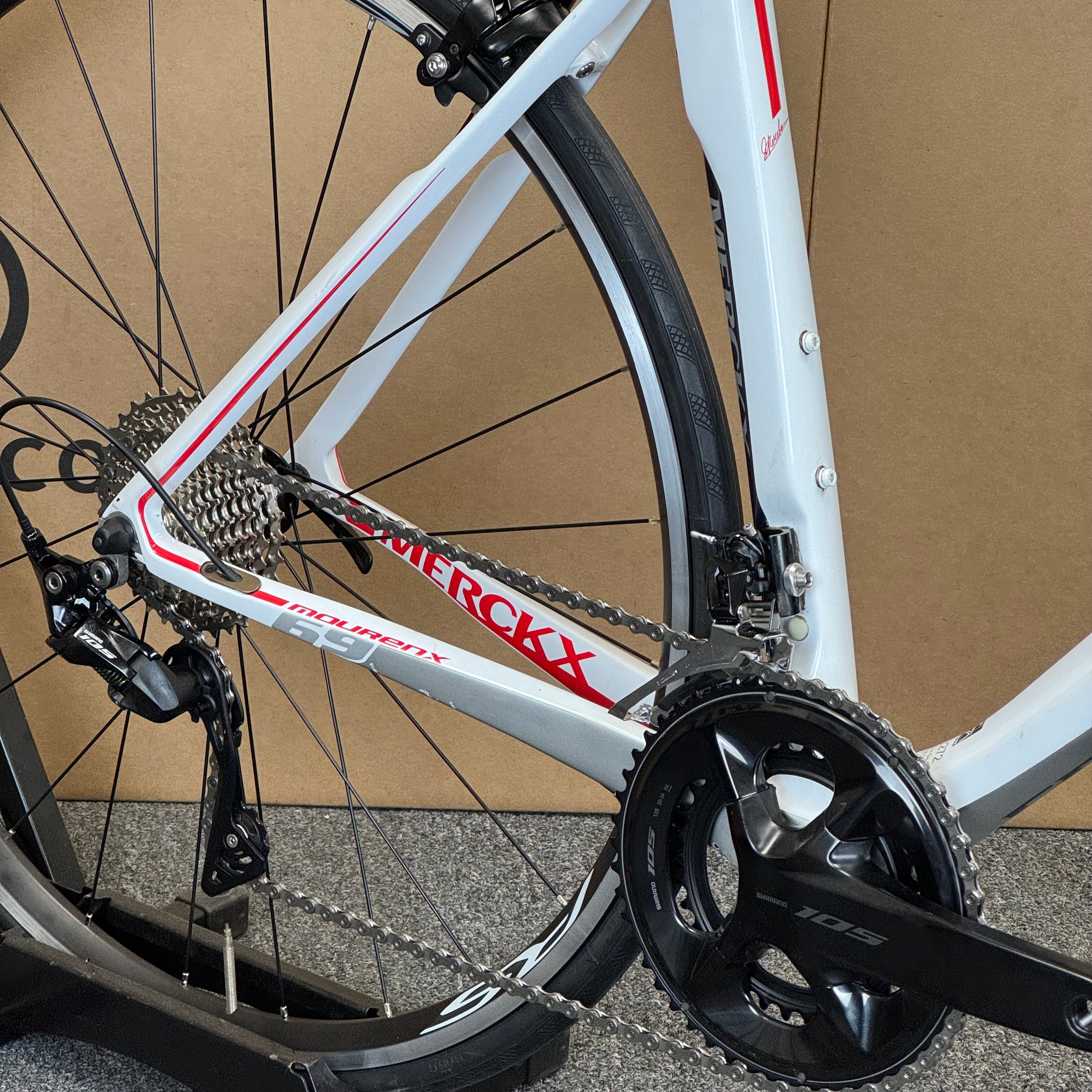 Used Eddy Merckx Mourenx 69, 11-speed Shimano 105, Carbon Road
