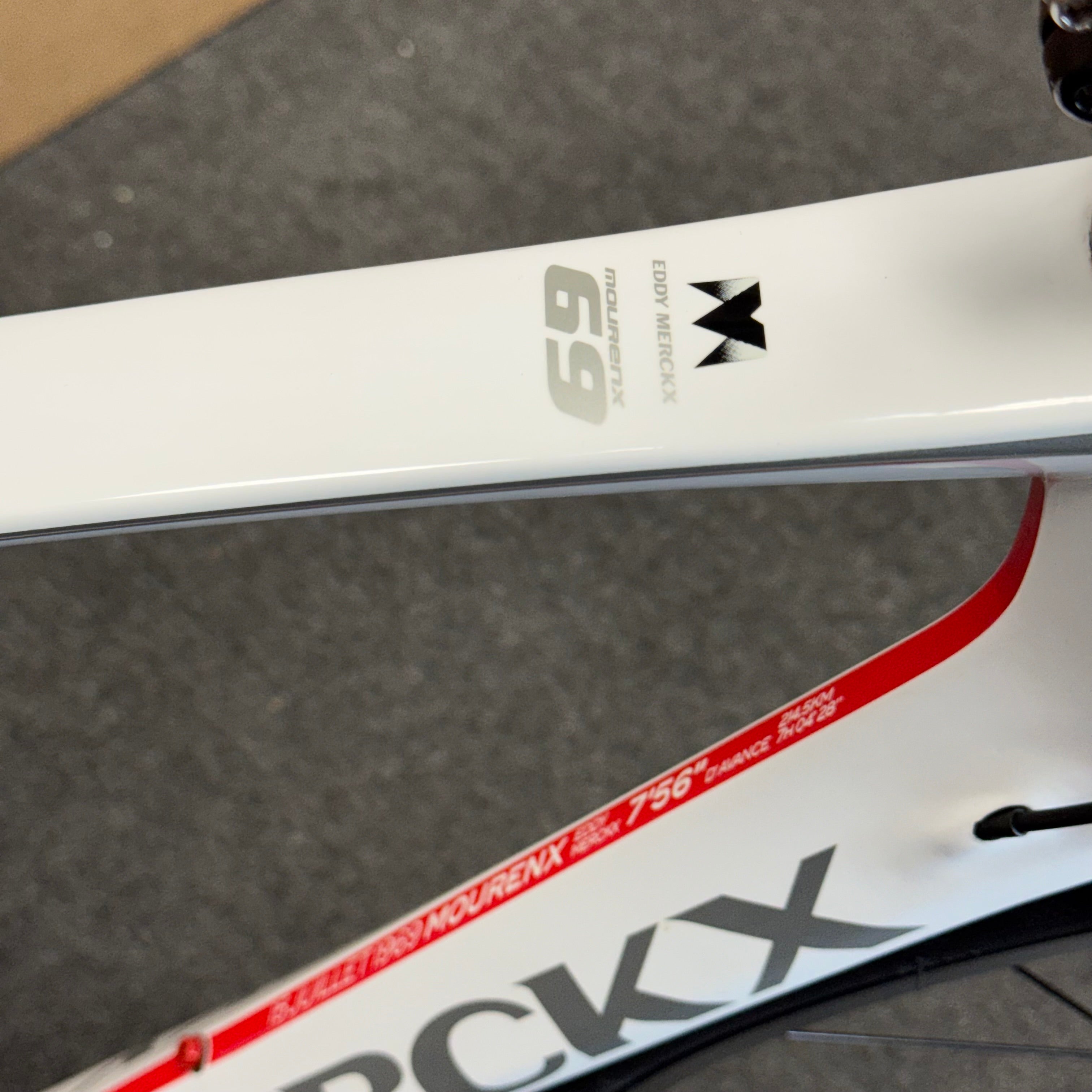 Used Eddy Merckx Mourenx 69, 11-speed Shimano 105, Carbon Road