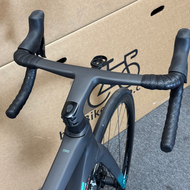 New Bianchi Specialissima RC, SRAM Red eTap AXS, 14 Pounds Climbing Bike, 55cm