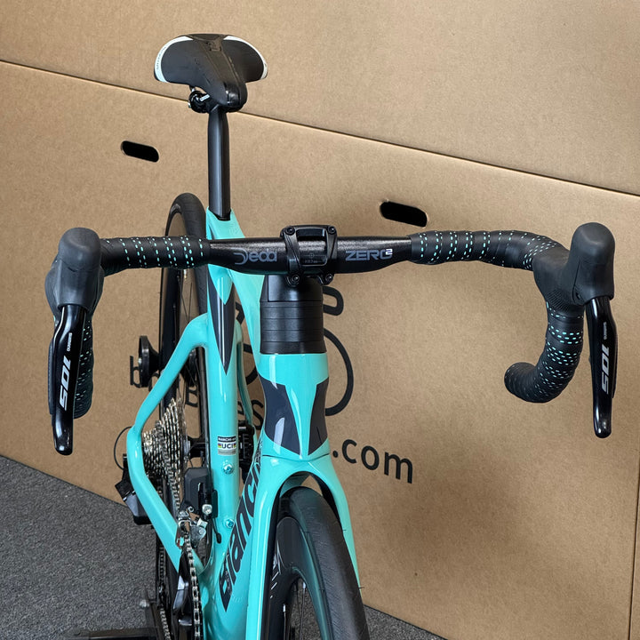 New Bianchi Oltre Comp, 12-speed Shimano 105, Carbon Fiber Road Bike-2024, 50cm