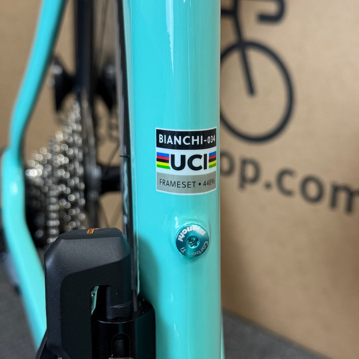 New Bianchi Oltre Comp, 12-speed Shimano 105, Carbon Fiber Road Bike-2024, 50cm