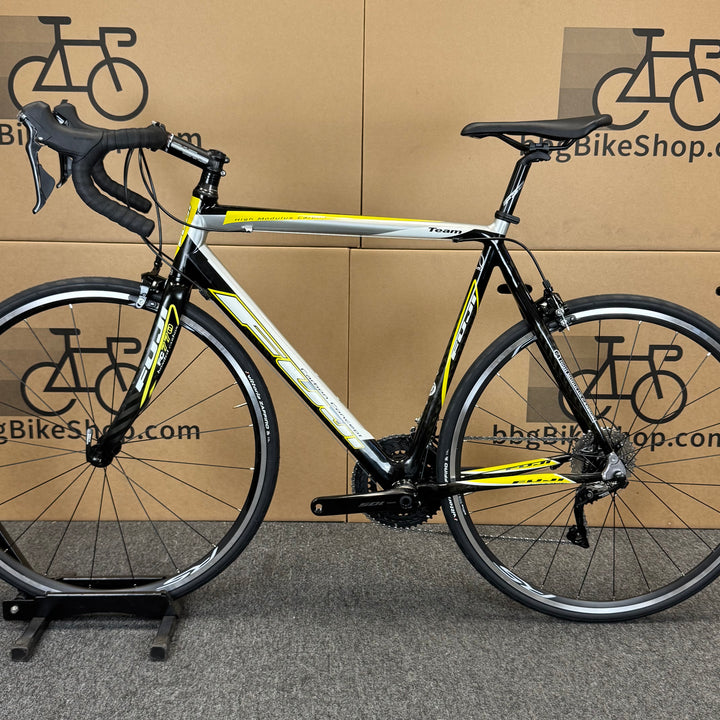 Used Fuji Team, 11-speed Shimano 105, Carbon Fiber Road Bike-2007, 58cm