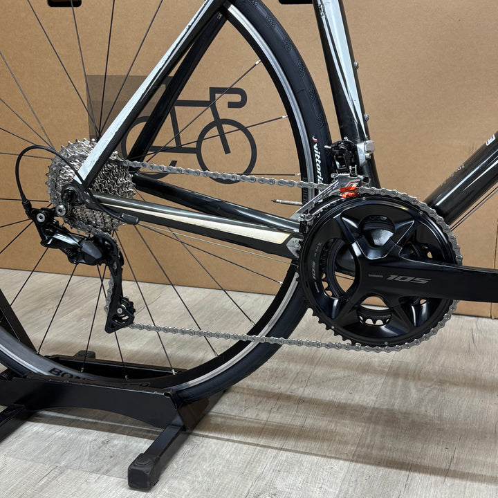 Used Trek Madone 5.2, 11-speed Shimano 105, Carbon Road Bike-2008, 56cm