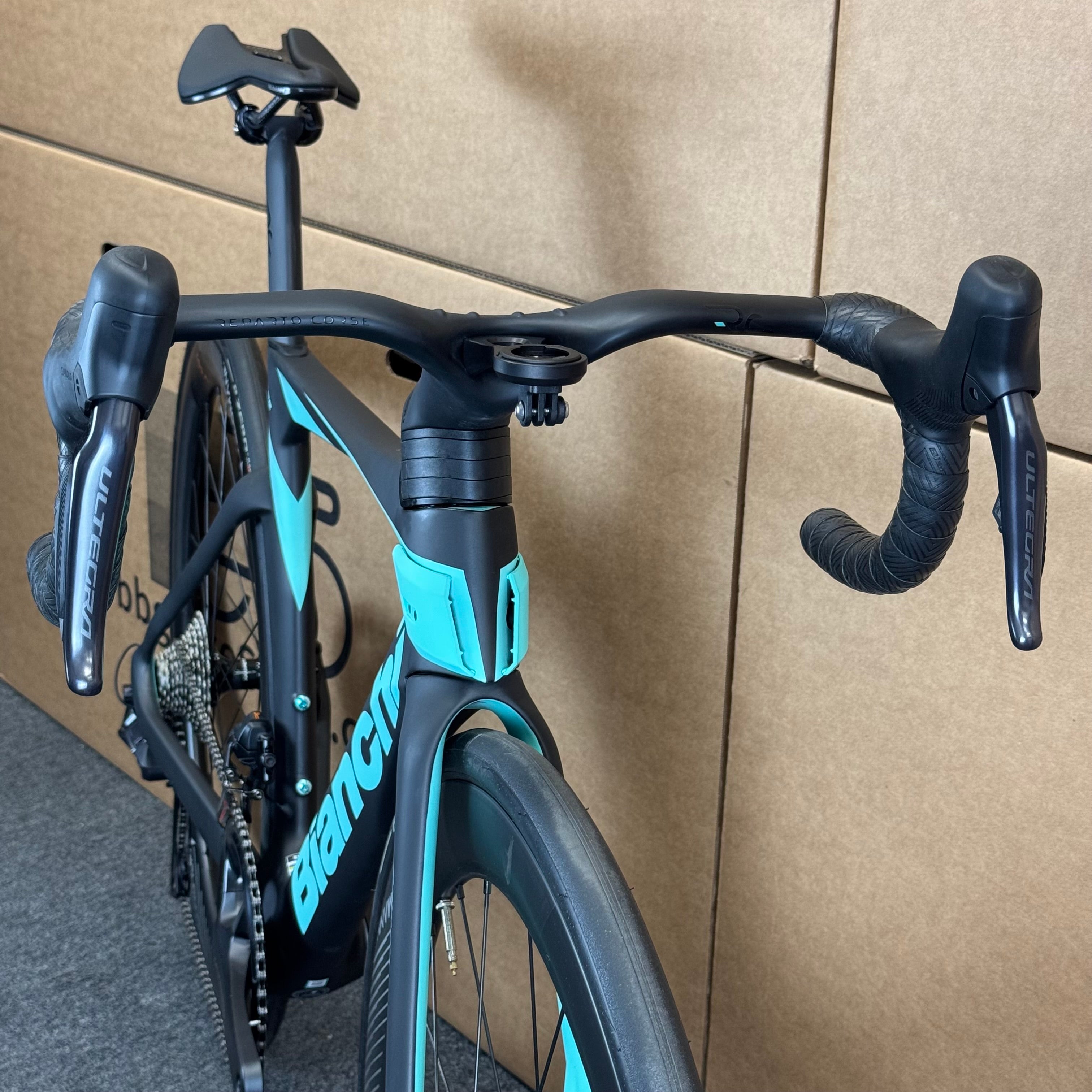 New Bianchi Oltre Pro, Ultegra Di2 12-Speed, Carbon Road Bike-2024