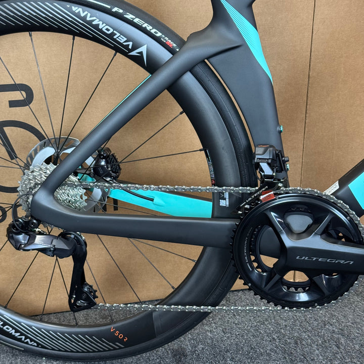 New Bianchi Oltre Pro, Ultegra Di2 12-Speed, Carbon Road Bike-2024, 47cm