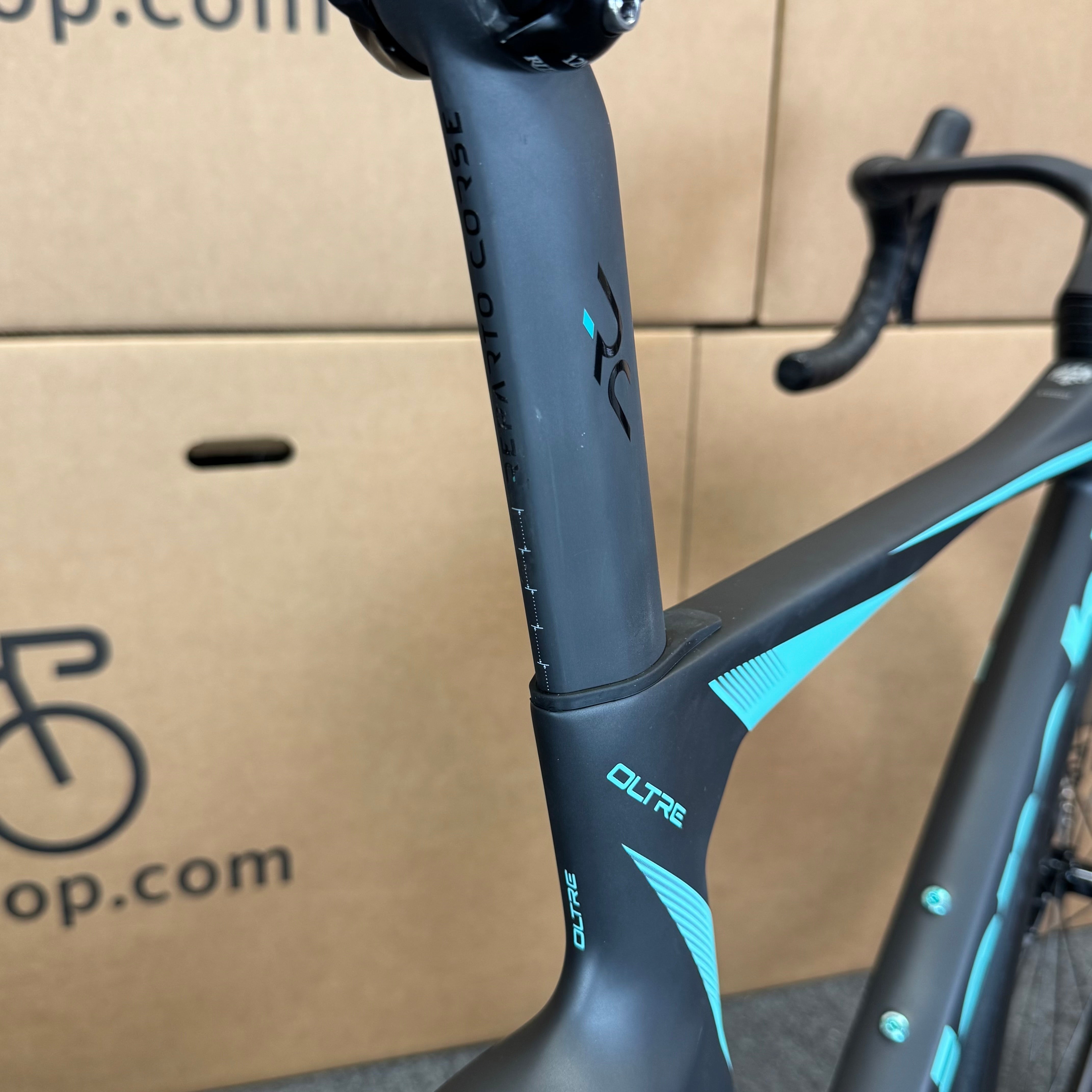 New Bianchi Oltre Pro, Ultegra Di2 12-Speed, Carbon Road Bike-2024