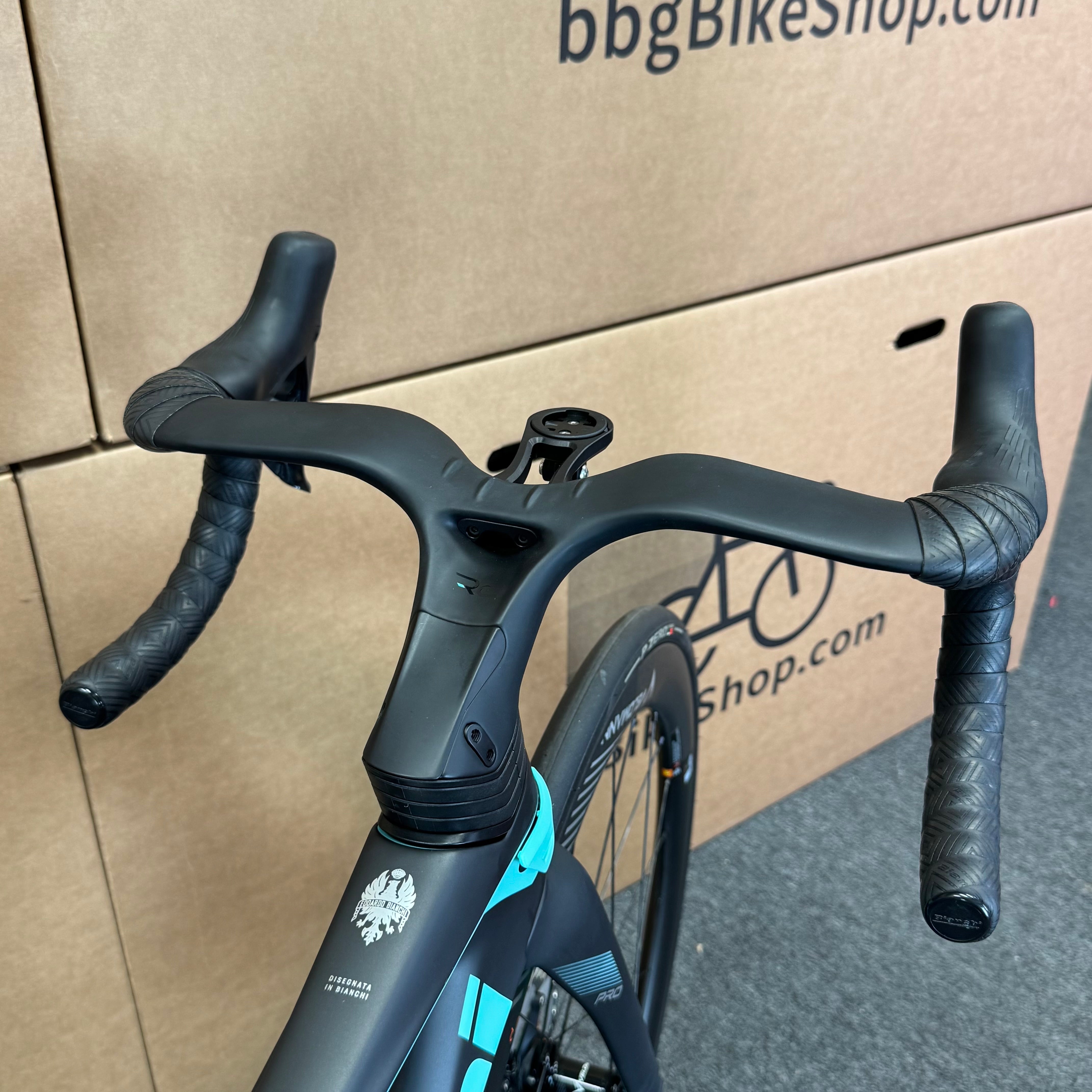 New Bianchi Oltre Pro, Ultegra Di2 12-Speed, Carbon Road Bike-2024