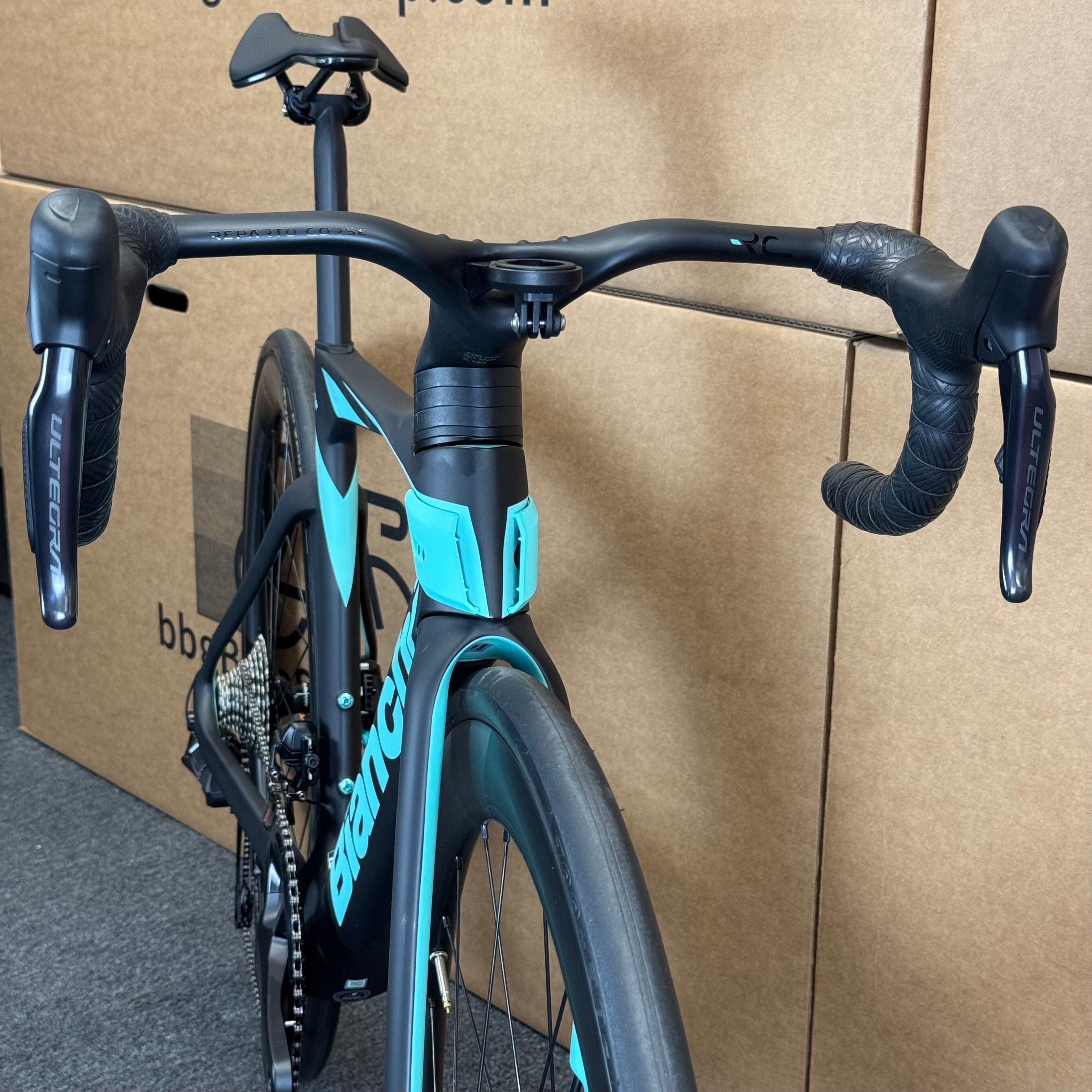 New Bianchi Oltre Pro, Ultegra Di2 12-Speed, Carbon Road Bike-2024
