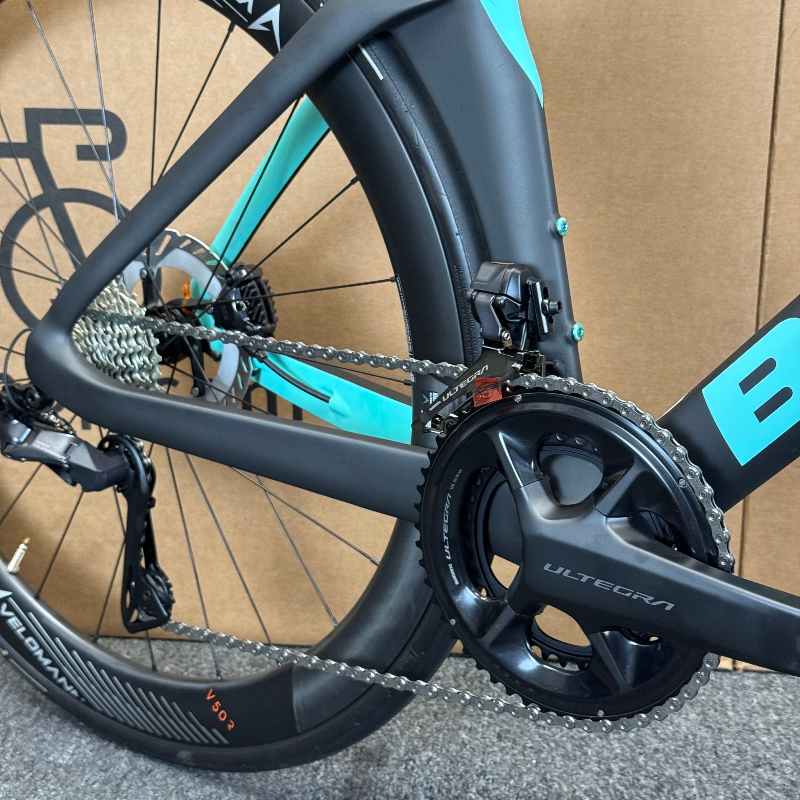 New Bianchi Oltre Pro, Ultegra Di2 12-Speed, Carbon Road Bike-2024